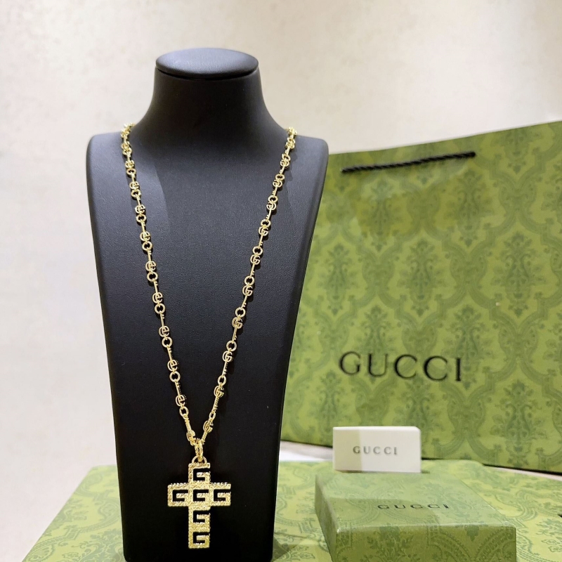 G*u*i necklaces